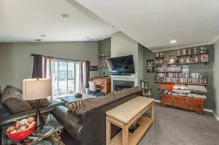 127 Falcon Ridge Way N, Hamburg, NJ 07419 - Photo 10