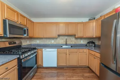 127 Falcon Ridge Way N #127, Hamburg, NJ 07419 - Photo 8