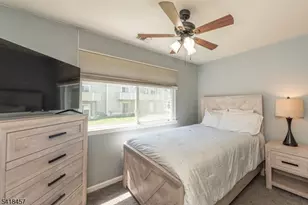 127 Falcon Ridge Way N, Hamburg, NJ 07419 - Photo 2