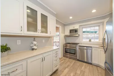 25 Continental Ave, Morristown, NJ 07960 - Photo 12