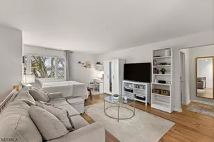 9 Wedgewood Dr Unit, Verona, NJ 07044 - Photo 1