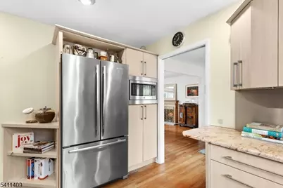 1060 Sunny Slope Dr, Mountainside, NJ 07092 - Photo 8