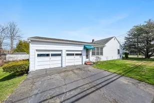 4 Oak Ridge Rd, Clifton, NJ 07013 - Photo 1