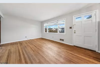 4 Oak Ridge Rd, Clifton, NJ 07013 - Photo 6