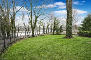 11 Agate Rd, East Brunswick Township, NJ 08816 - Photo 38