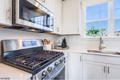 81 Eastwood Ter, East Hanover Township, NJ 07936 - Photo 8