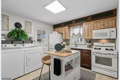 13 Central Ave, Pompton Lakes, NJ 07442 - Photo 6