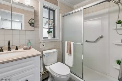 13 Central Ave, Pompton Lakes, NJ 07442 - Photo 14