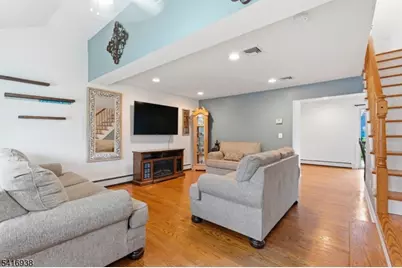 27 Schwarz Blvd, Jefferson Township, NJ 07849 - Photo 4