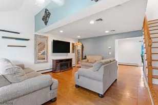 27 Schwarz Blvd, Jefferson Township, NJ 07849 - Photo 4