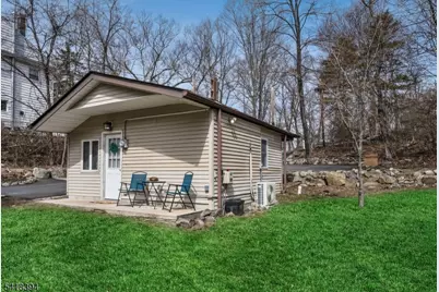 27 Mountain Ave, Wanaque, NJ 07465 - Photo 4