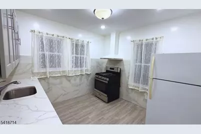 130 Overlook Ave, Belleville, NJ 07109 - Photo 8