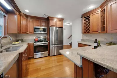 30 Coachlight Dr, Chatham Township, NJ 07928 - Photo 10