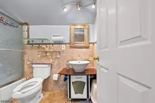 102 Treacy Ave, Newark, NJ 07108 - Photo 16