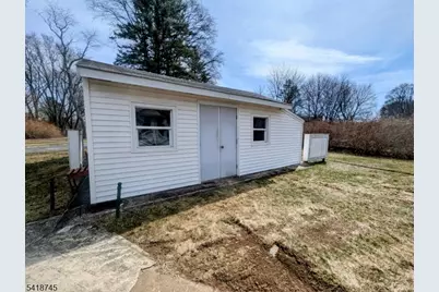 70 N Hillside Ave, Roxbury Township, NJ 07847 - Photo 8