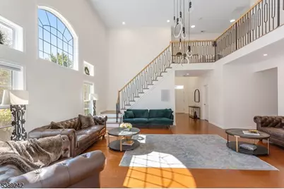 24 Bluffs Ct, Hamburg, NJ 07419 - Photo 2