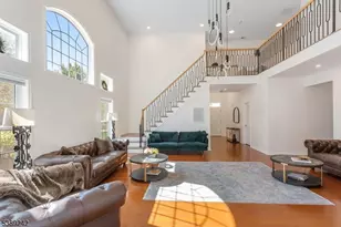 24 Bluffs Ct, Hamburg, NJ 07419 - Photo 2