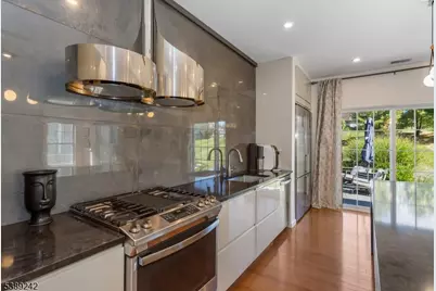 24 Bluffs Ct, Hamburg, NJ 07419 - Photo 6