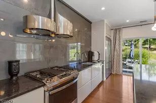 24 Bluffs Ct, Hamburg, NJ 07419 - Photo 6