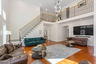24 Bluffs Ct, Hamburg, NJ 07419 - Photo 2