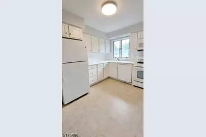 15 Wilmer St #8, Madison, NJ 07940 - Photo 4