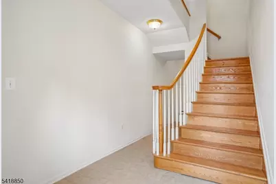 204 Edmonton Ct, Livingston Twp., NJ 07039 - Photo 4