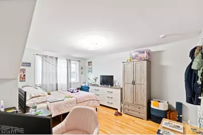 154 Orchard St, Elmwood Park, NJ 07407 - Photo 4