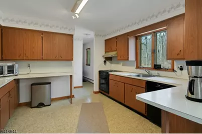 48 Gordon Rd, Roxbury Township, NJ 07885 - Photo 8