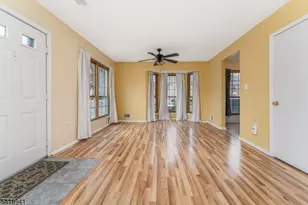 382 Hadleigh Ln, North Brunswick Township, NJ 08902 - Photo 6