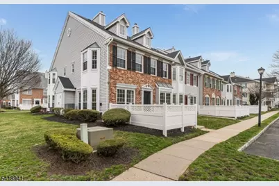 382 Hadleigh Ln, North Brunswick Township, NJ 08902 - Photo 2