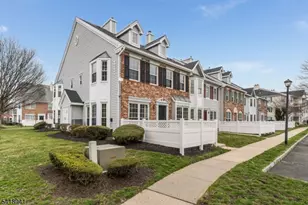 382 Hadleigh Ln, North Brunswick Township, NJ 08902 - Photo 2