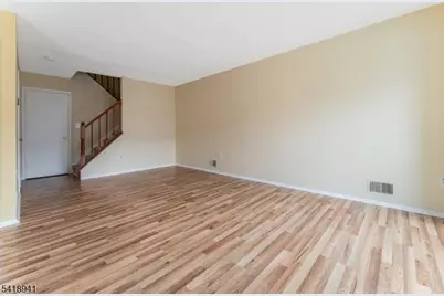 382 Hadleigh Ln, North Brunswick Township, NJ 08902 - Photo 8