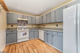 382 Hadleigh Ln, North Brunswick Township, NJ 08902 - Photo 12