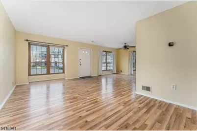 382 Hadleigh Ln, North Brunswick Township, NJ 08902 - Photo 4