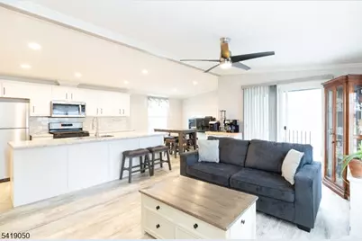 4 Oakdale Village Dr, South Brunswick Township, NJ 08902 - Photo 4