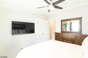 4 Oakdale Village Dr, South Brunswick Township, NJ 08902 - Photo 10