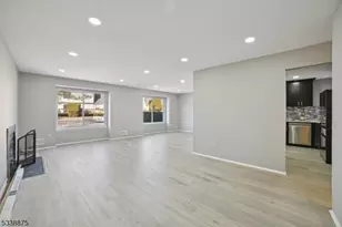 11 Freedom Ct, Montville Township, NJ 07045 - Photo 2