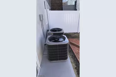 560 N 11th St, Newark, NJ 07107 - Photo 16