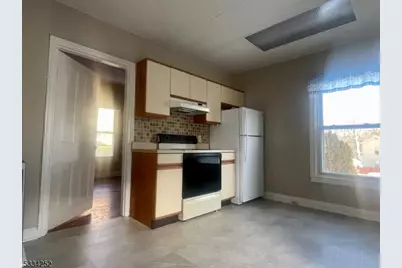 611 Oxford St, Belvidere, NJ 07823 - Photo 2