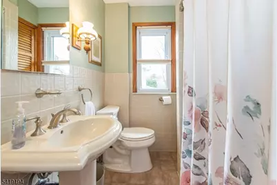 8 Appleton Rd, Bloomfield Twp., NJ 07003 - Photo 32