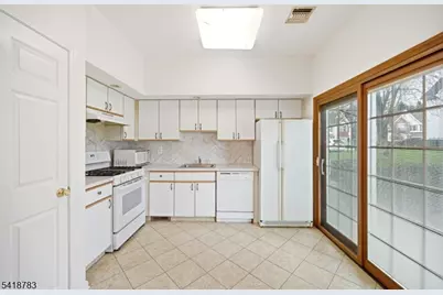 118 Cambridge Dr, Nutley, NJ 07110 - Photo 12