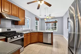 19 Witherspoon Way, Franklin Township, NJ 08873 - Photo 6