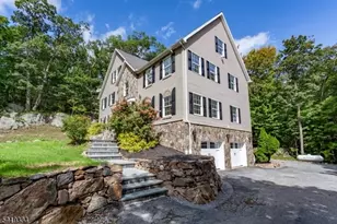 14 Hidden Valley Dr, Vernon Twp., NJ 07462 - Photo 1