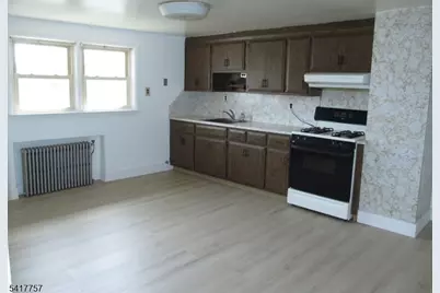 36 Montclair Ave #2, Clifton, NJ 07011 - Photo 2