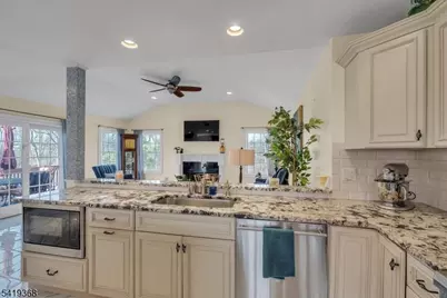 49 Laguna Dr, Wayne, NJ 07470 - Photo 6