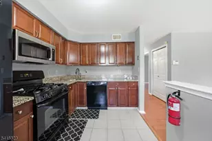 809 Porter Way, Bridgewater, NJ 08807 - Photo 4