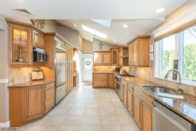 19 Caryn Place, Fairfield, NJ 07004 - Photo 12