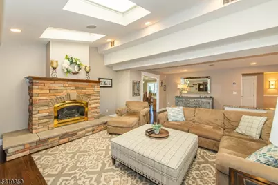 19 Caryn Place, Fairfield, NJ 07004 - Photo 8