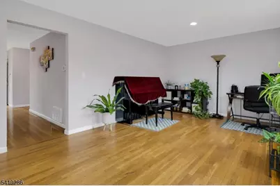 3 Page Pl, Livingston, NJ 07039 - Photo 10