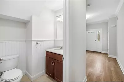 35 Bellows Ln, Montville Township, NJ 07082 - Photo 4